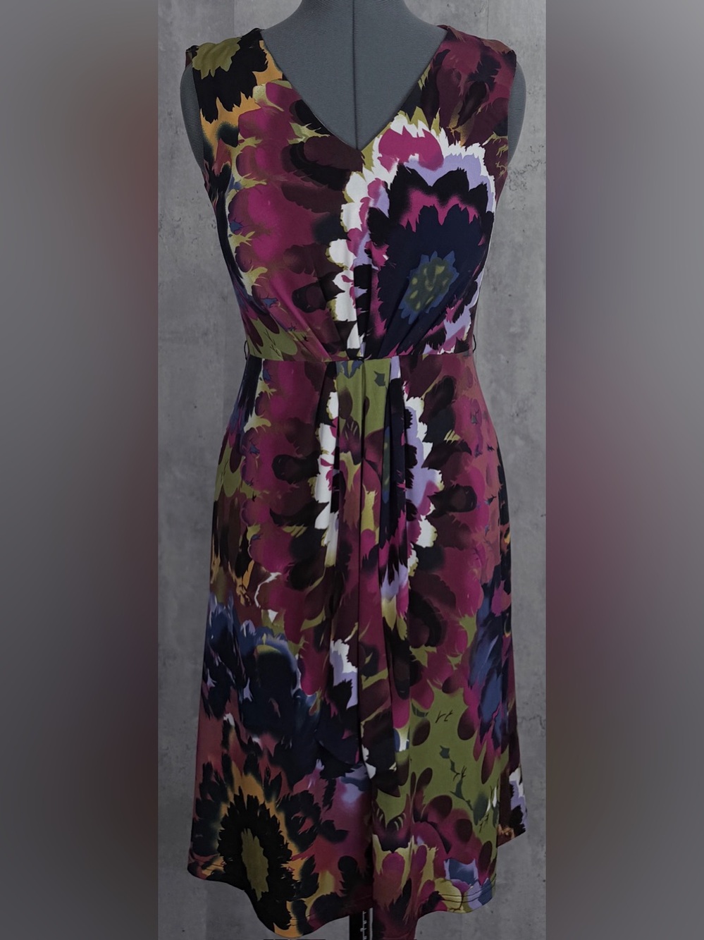 Tahari Arthur S Levine Floral V-Neck Sleeveless Stretch Knit Shift Dress Size 4
